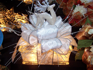 wedding centerpiece using glass blocks with strings of lights 
