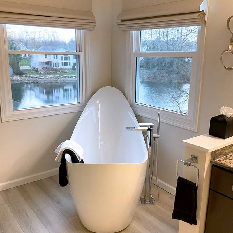 AFTER - Freestanding acrylic soaking tub with new flooring