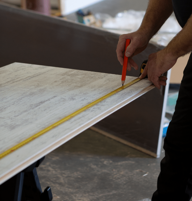 Shooting videos of laminate shower wall panels being cut | Innovate Builders Blog | #LaminateWallPanels #BuildersVideo #InstallationVideos #InstallationTips #MarketingTactics