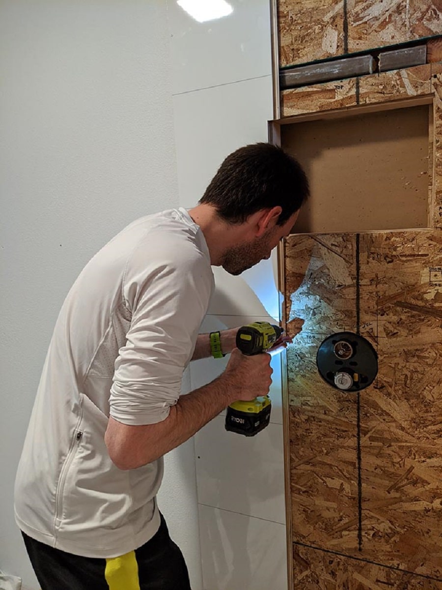 Alternative 1 installation of laminate shower panels onto OSB | Innovate Building Solutions #EasyInstall #OnePersonInstall #EasyWallPanelInstall