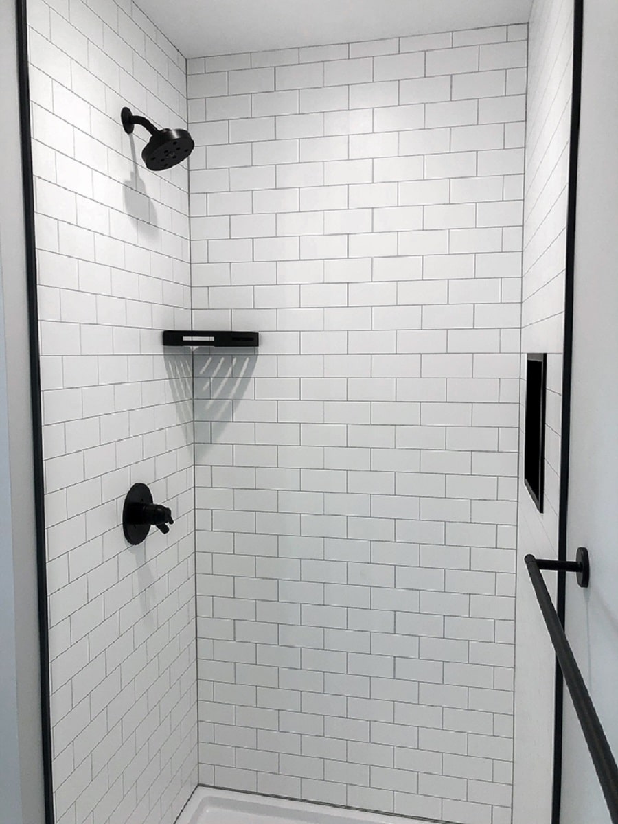 https://innovatebuildingsolutions.com/dealers/wp-content/uploads/2022/04/Con-6-matte-finish-white-subway-tile-laminate-shower-wall-panels-.jpg