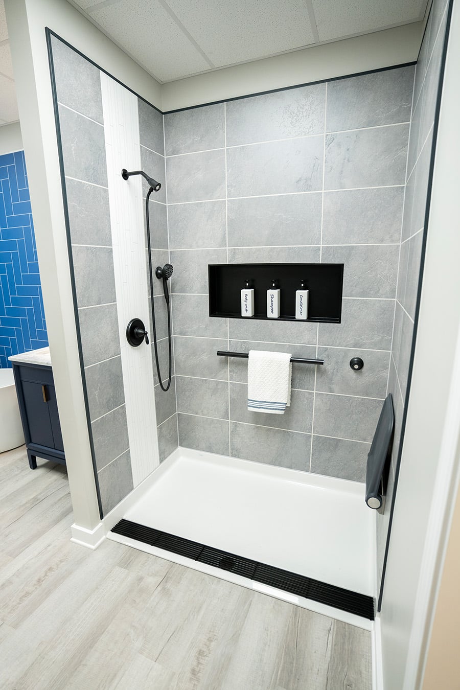 Pro 4 tub to roll in shower black slate wall panels zero threshold pan - Innovate Building Solutions, Accessible Shower Designs, Bathroom Shower Needs, Bathroom Renovation Projects, Shower Remodeling Concepts