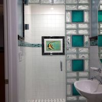 Small colored glass block wall using clear wave half blocks - Innovate Building Solutions 