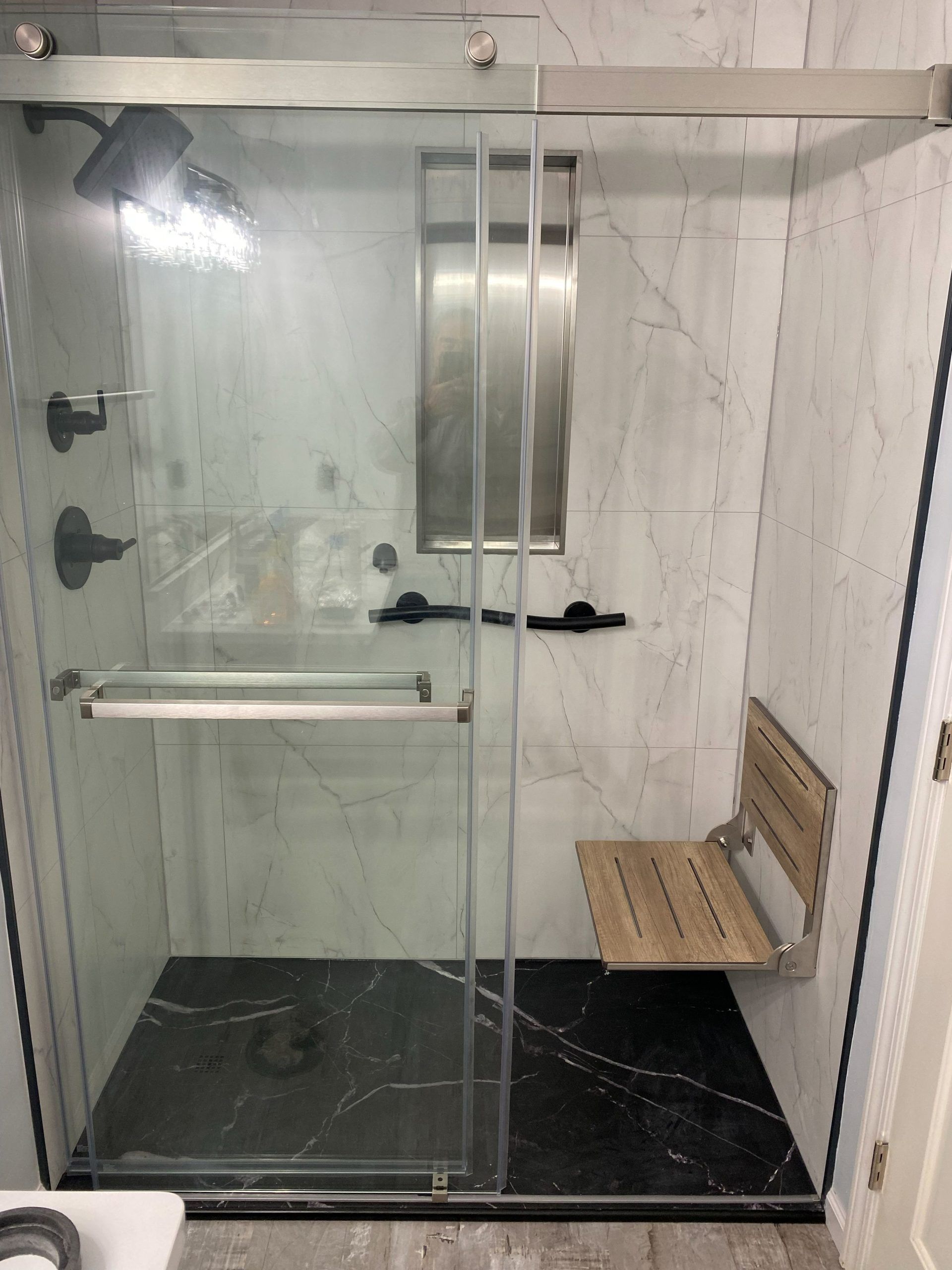 Bianco Marble Waterproof Laminate Wall Panels with Black Marble InnovaStone Base