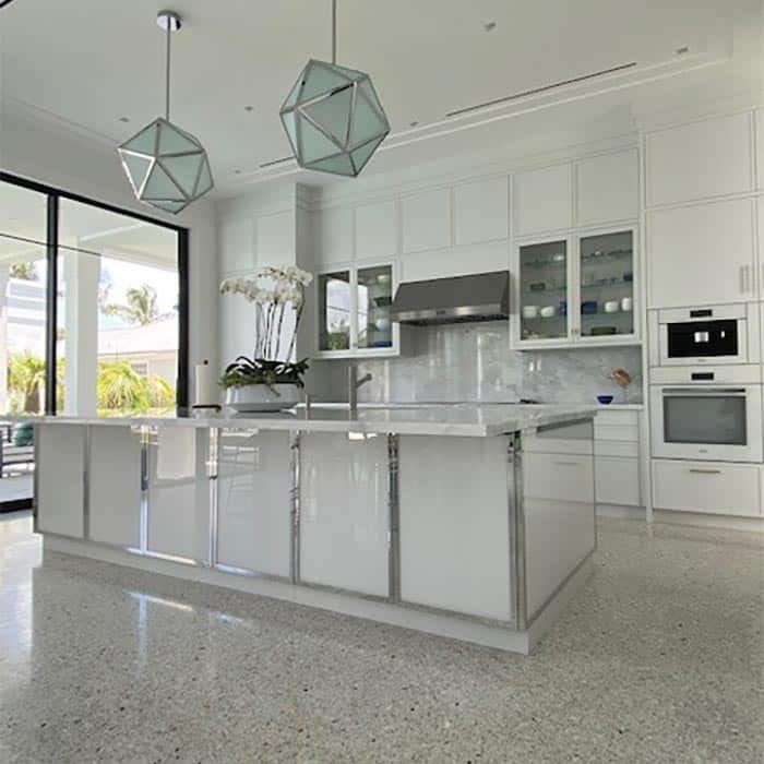 Arctic white high gloss panels under a kitchen island and for a backsplash