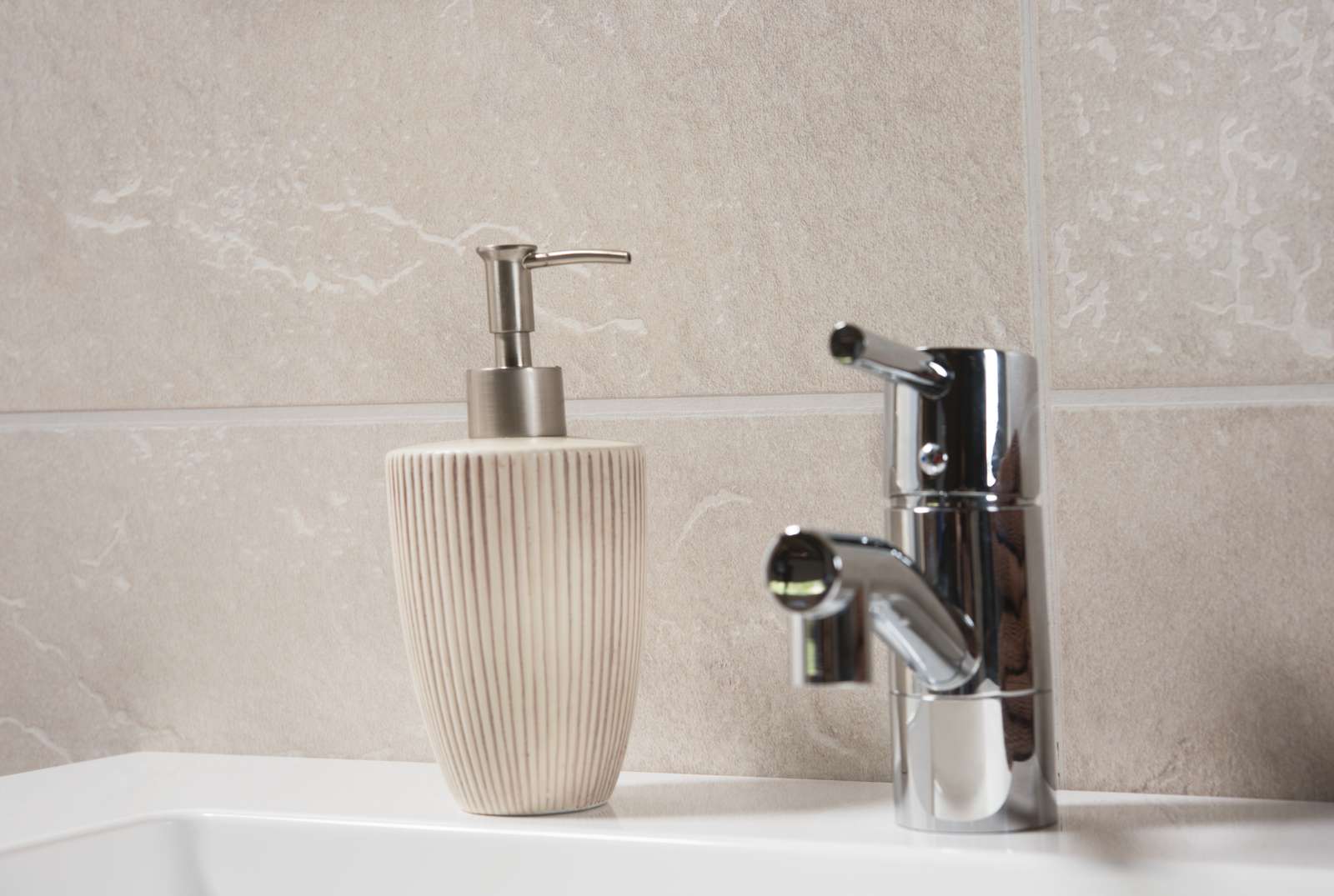 Sandstone Slate 24 x 12 bathtub panels behind a vanity sink - Innovate Building Solutions 