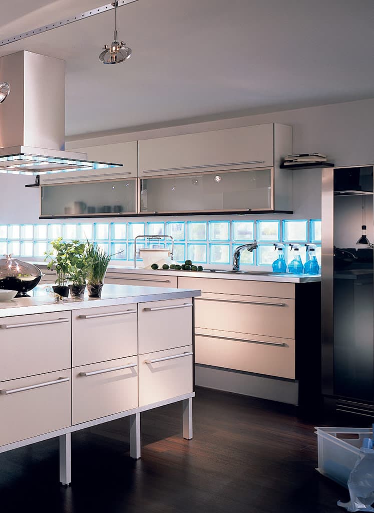 Sky blue kitchen glass block backsplash in a contemporary kitchen - Innovate Building Solutions 