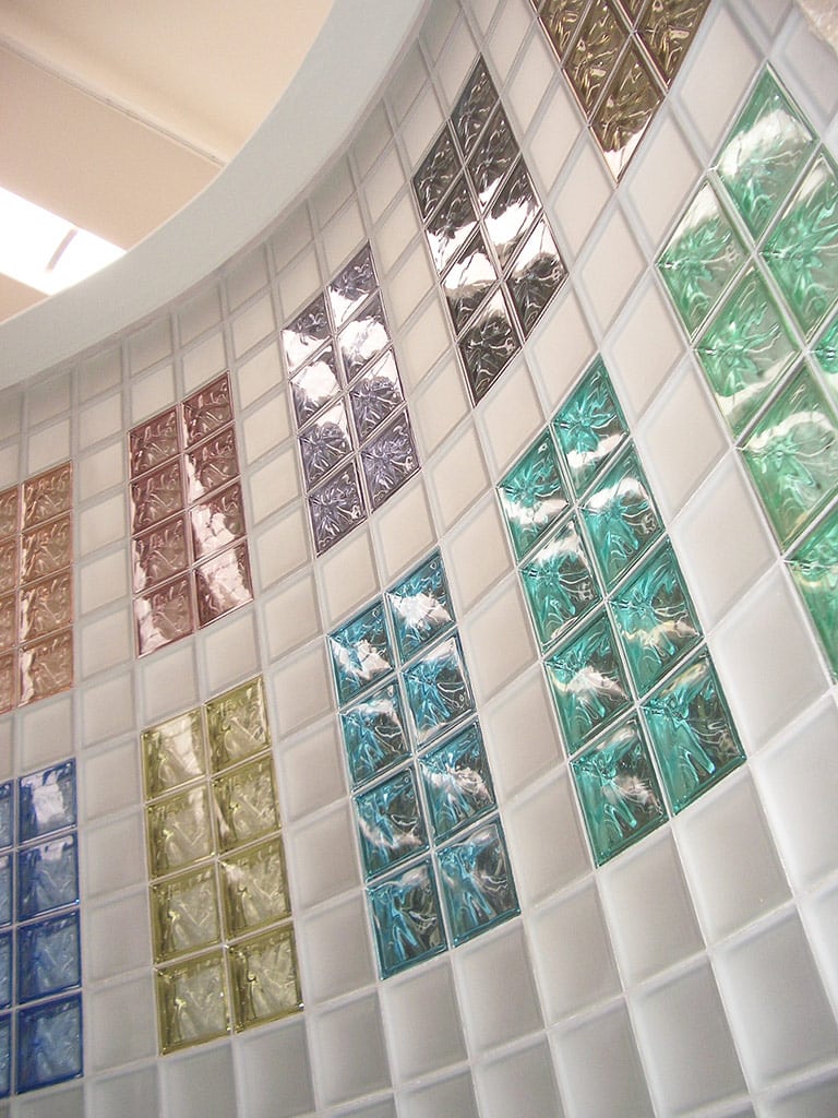 Curved glass block wall in soft shaded colors in a commercial building - Innovate Building Solutions 