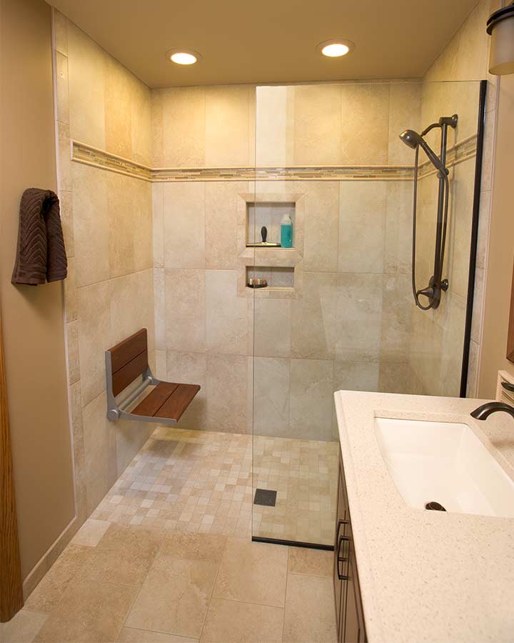 Walk-in shower with glass screen using a True base classic system - Innovate Building Solutions 